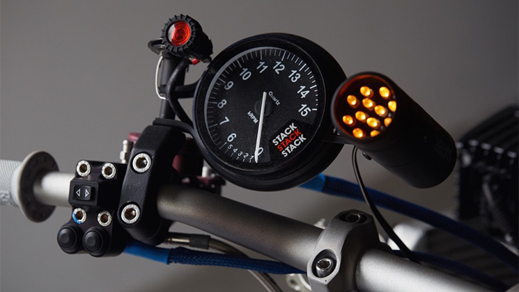 El-Solitario-Yamaha-xjr-1300-big-bad-wolf