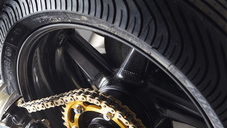 El-Solitario-Yamaha-xjr-1300-big-bad-wolf