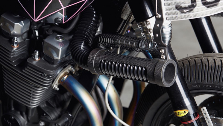 El-Solitario-Yamaha-xjr-1300-big-bad-wolf