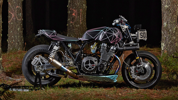 El-Solitario-Yamaha-xjr-1300-big-bad-wolf