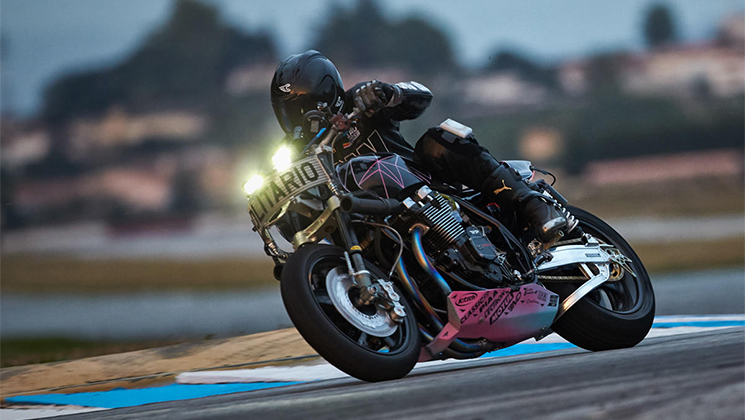 El-Solitario-Yamaha-xjr-1300-big-bad-wolf