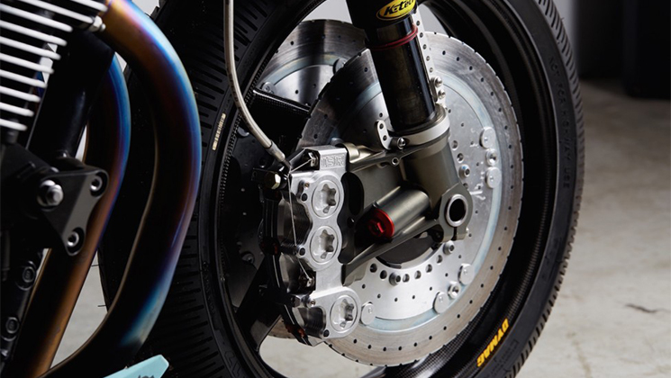 El-Solitario-Yamaha-xjr-1300-big-bad-wolf