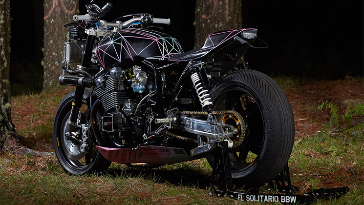 El-Solitario-Yamaha-xjr-1300-big-bad-wolf