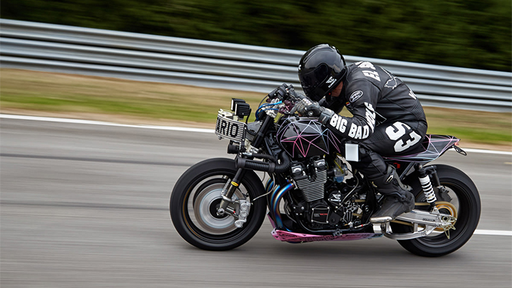 El-Solitario-Yamaha-xjr-1300-big-bad-wolf