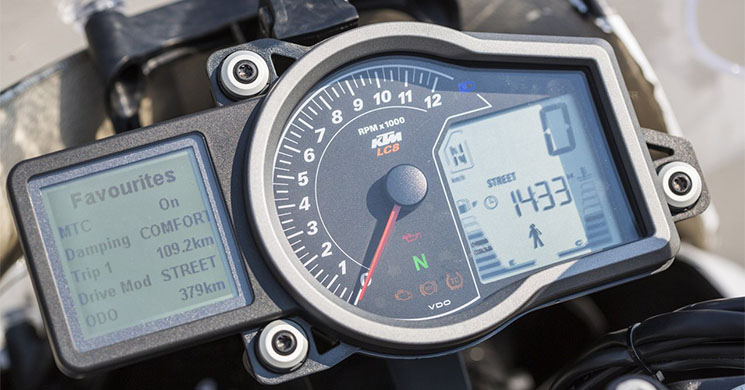 ktm-1290-super-duke-gt-2016-3.jpg