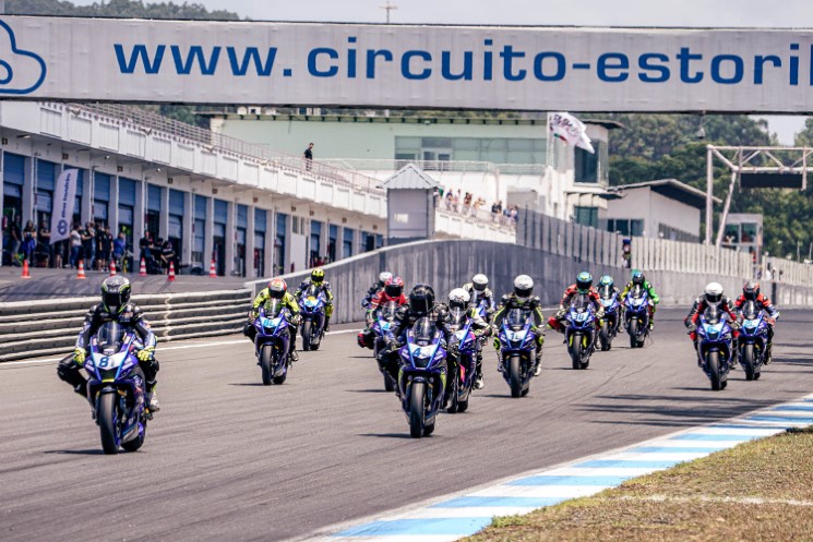 yamaha R7 Cup