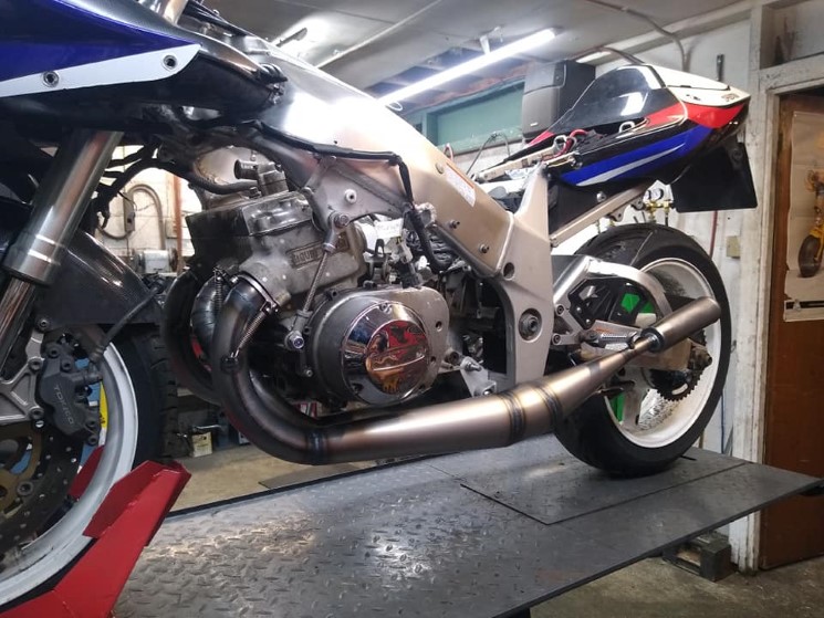 suzuki gsxr gt750 engine