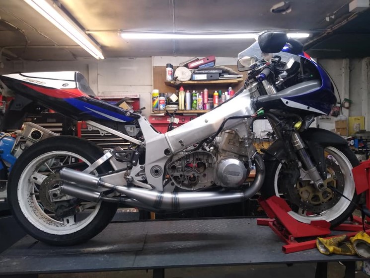suzuki gsxr gt750 engine