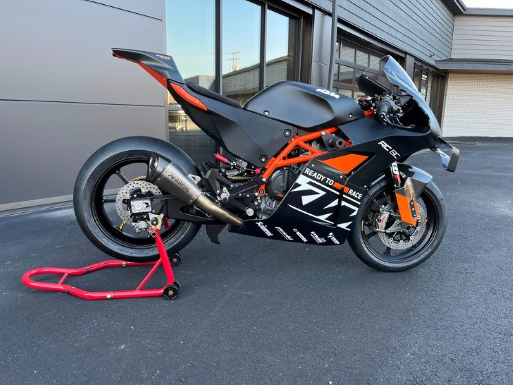 KTM RC8C