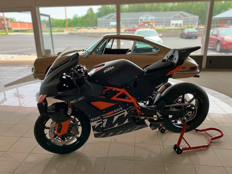 KTM RC8C