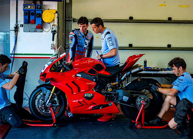 AlexMarquez-Ducati-Panigale-V4S-1.jpg