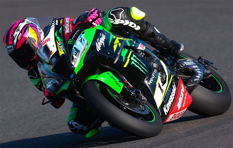 AnaCarrasco-Kawasaki-ZX-10RR-2.jpg