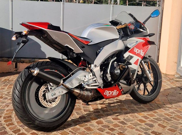 /ApriliaRSV2GP-1.