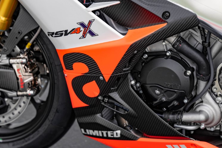 /ApriliaRSV4-XTrenta-jpg