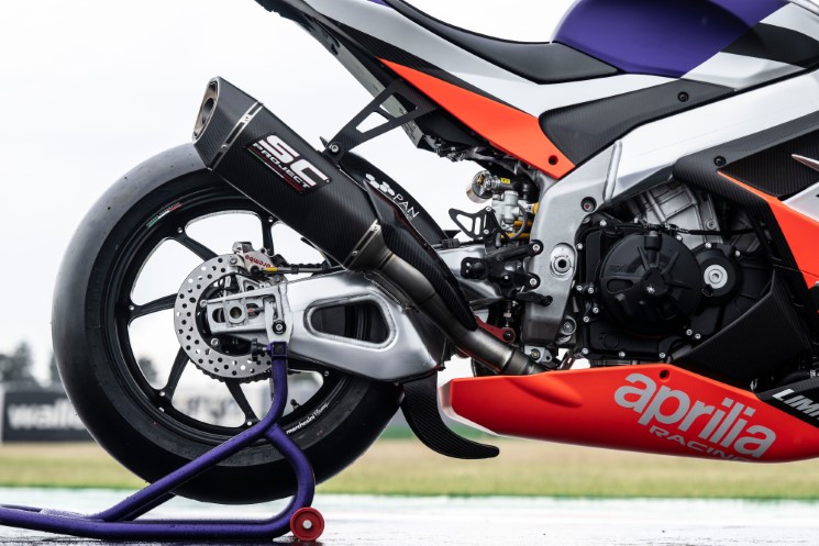 /ApriliaRSV4-XTrenta-jpg