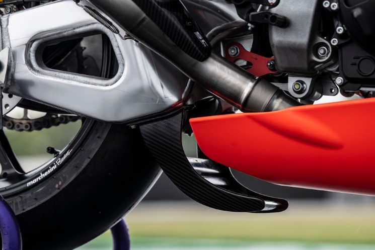 /ApriliaRSV4-XTrenta-jpg