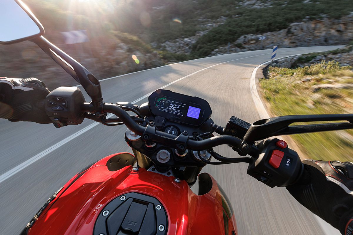 BAJAJPulsar400_compressed