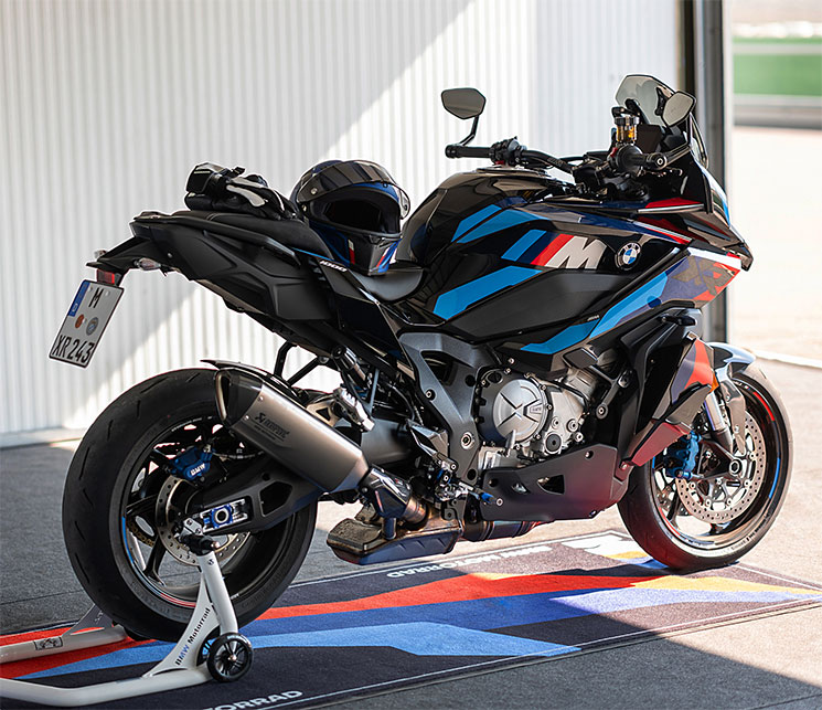 BMW-M1000XR-2024.jpg