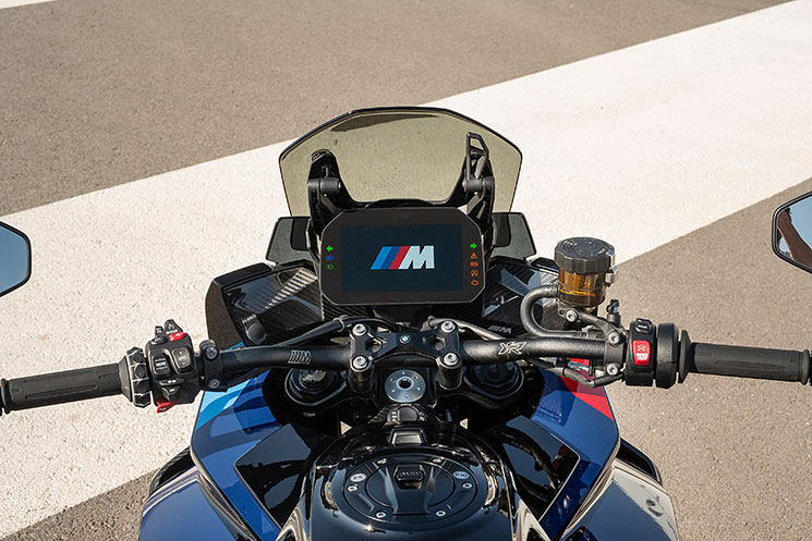 BMW-M1000XR-2024.jpg