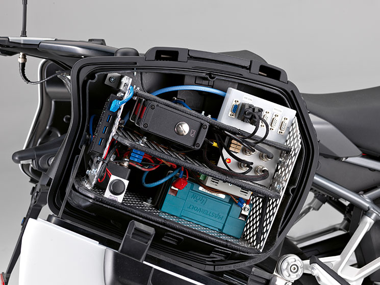 BMW-R-1200-RS-ConnectedRide-3.jpg