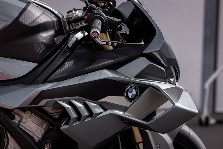 BMW-S1000RR-2025-