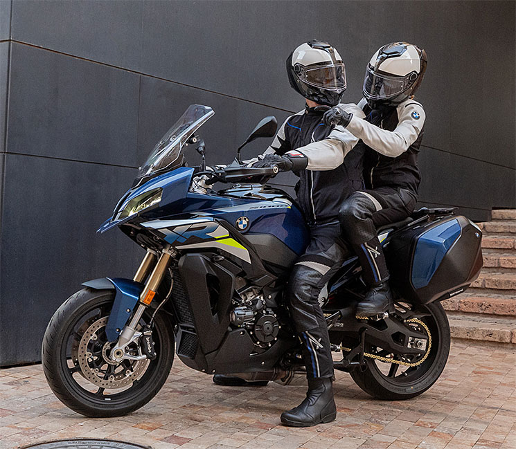 /BMWS1000XR-2024-1.jpg
