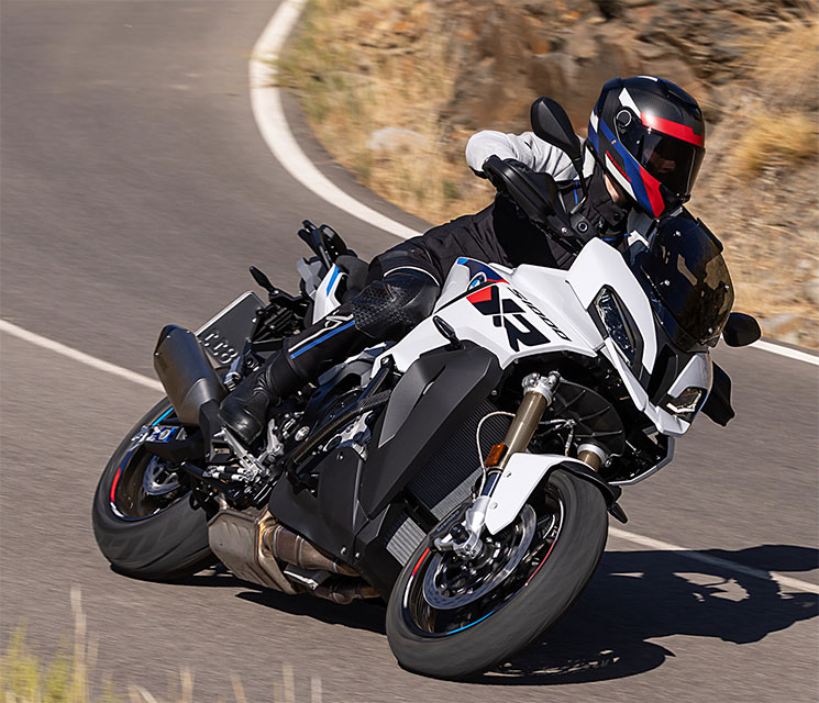 /BMWS1000XR-2024-1.jpg