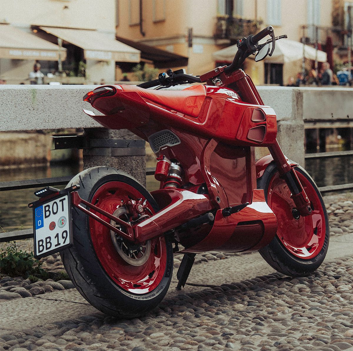 BRABUS-URBAN-E-FIRST-EDITION_-FUSION-RED-(4)_compressed