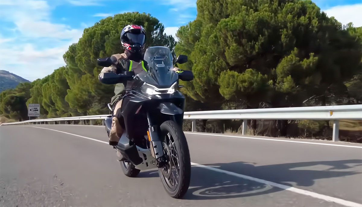 CFMOTO800MTX_compressed