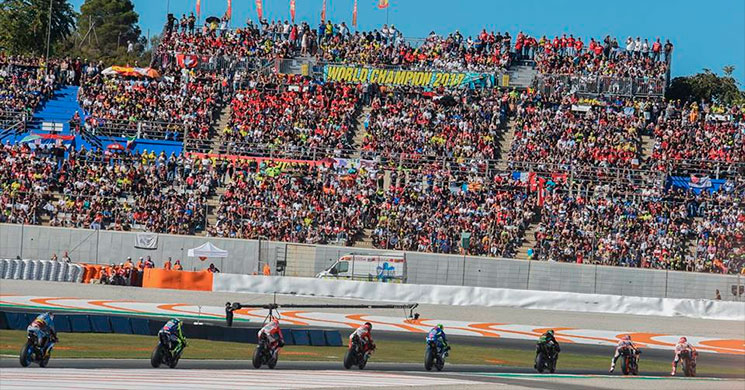 /Cheste-MotoGP-publico.jpg