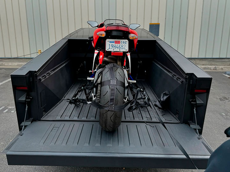 CybertruckDucatiDesmosedici