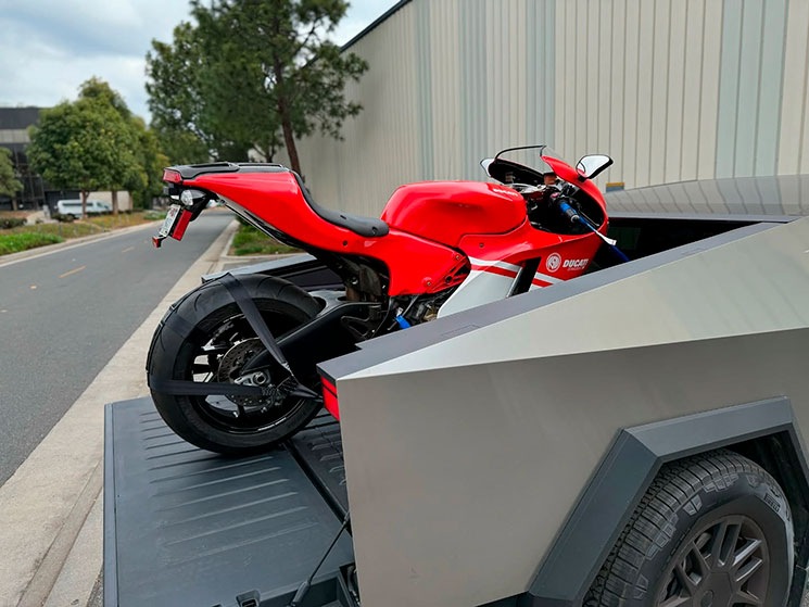 CybertruckDucatiDesmosedici