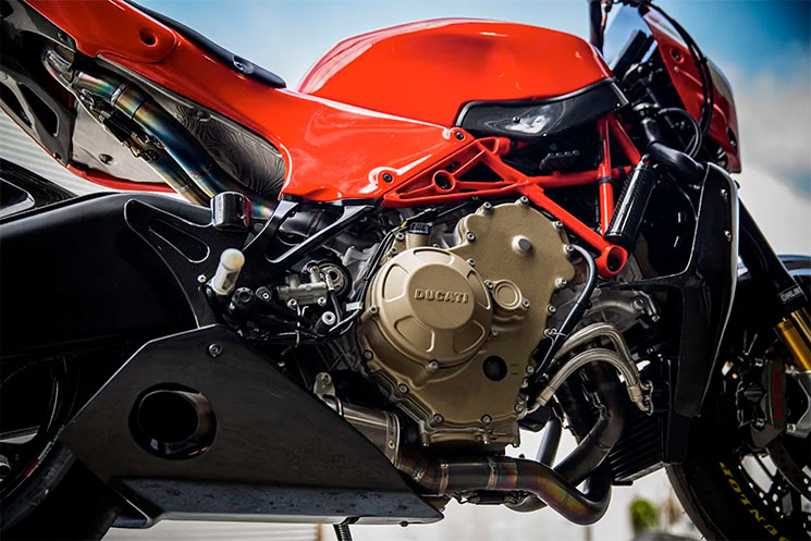 /Desmosedici-RR-Naked-