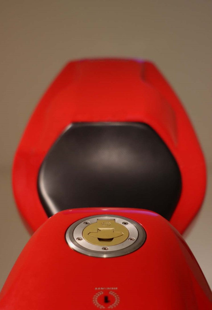/Ducati916