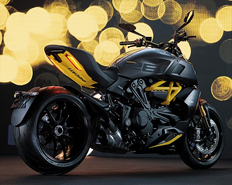 /DucatiDiavel2021