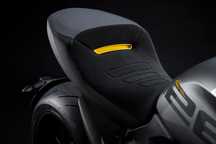 /DucatiDiavel2021