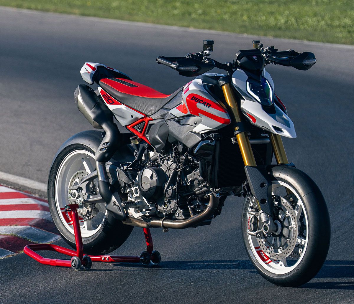 DucatiHypermotardV2-2026