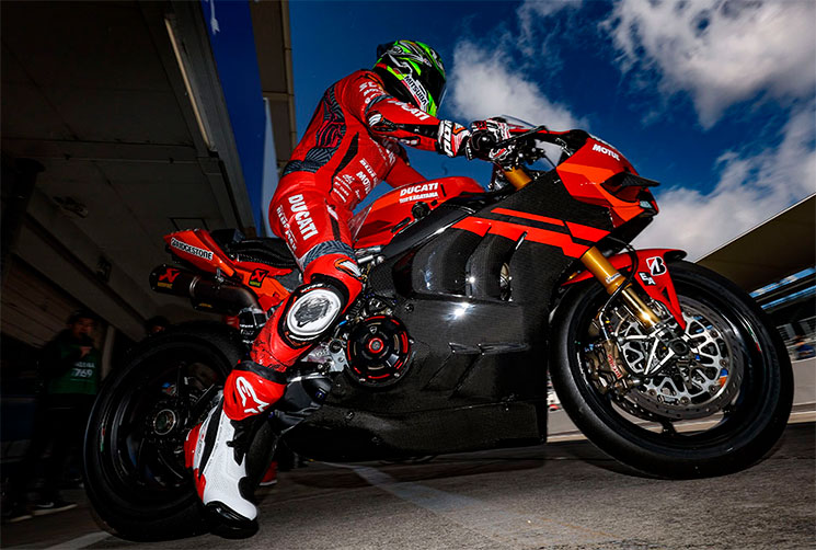 /DucatiKagayama1.jpg