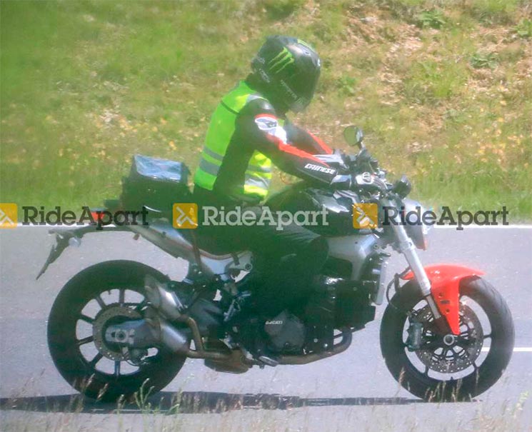 DucatiMonster-2021