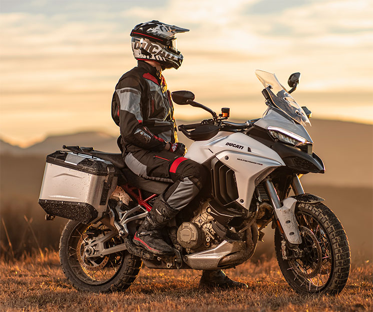 /DucatiMultistradaV4-2022-1.jpg