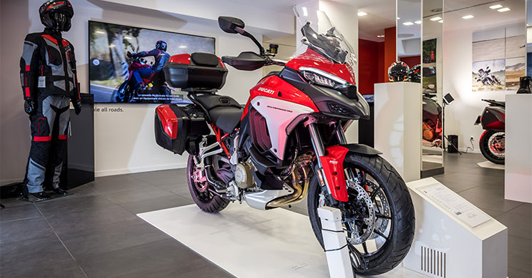 DucatiMultistradaV4-Paris.jpg