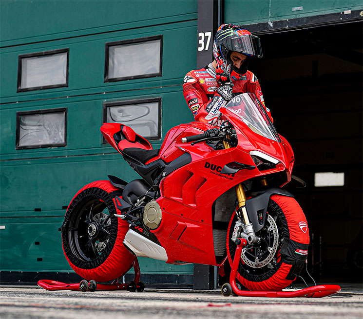 /DucatiPanigale-V4-1.jpg3