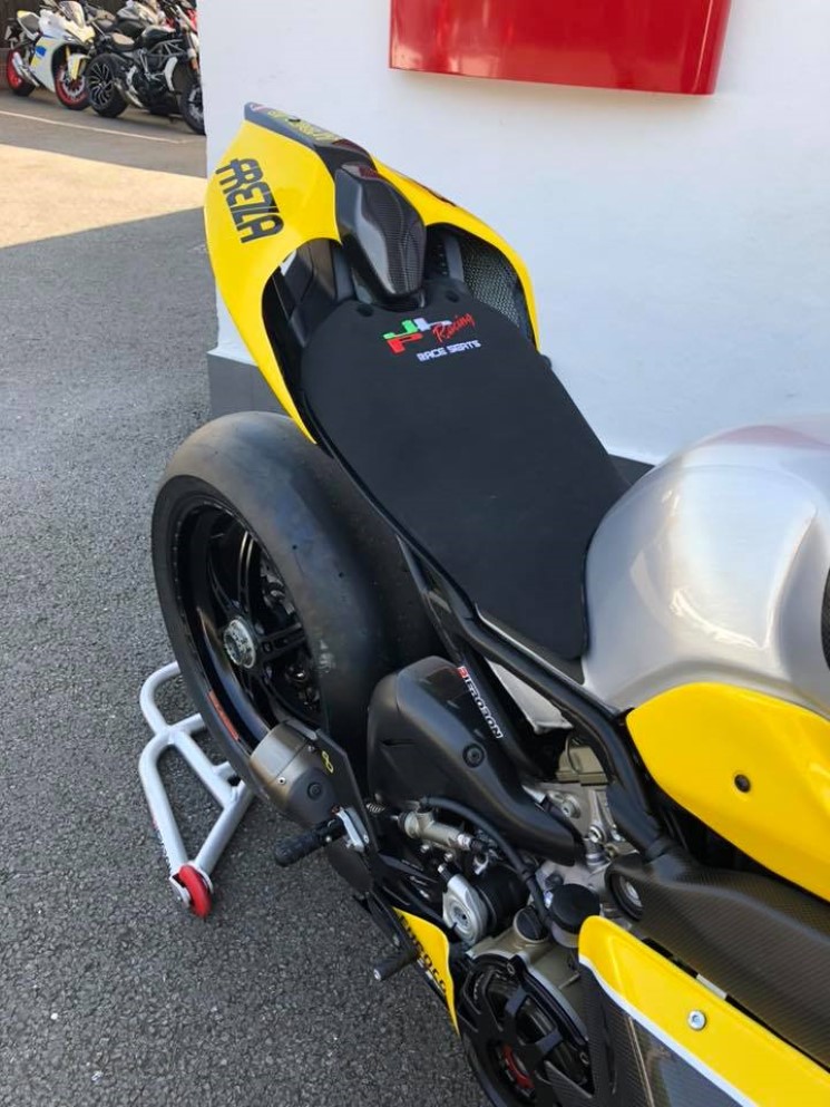 DucatiPanigale-V4-Amarillo-Yellow