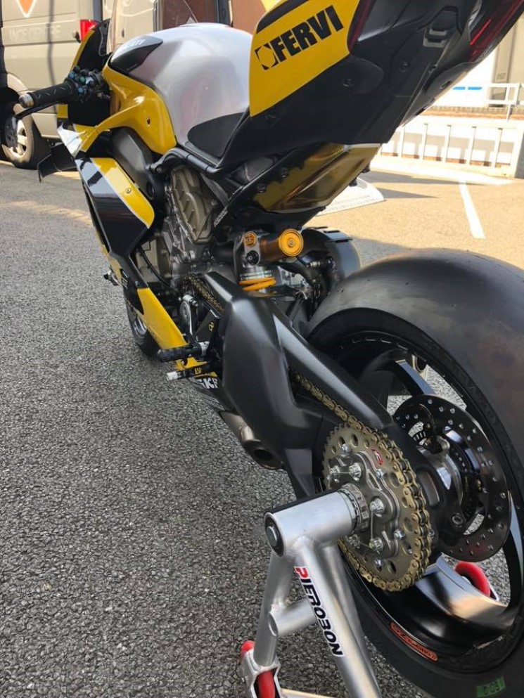 DucatiPanigale-V4-Amarillo-Yellow
