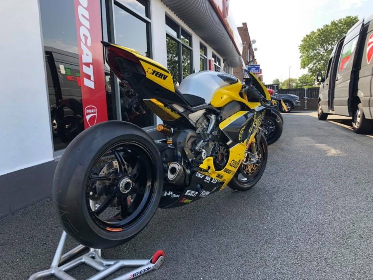 DucatiPanigale-V4-Amarillo-Yellow