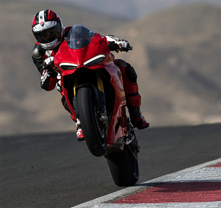 DucatiPanigaleV2-2025