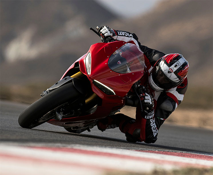 DucatiPanigaleV2-2025
