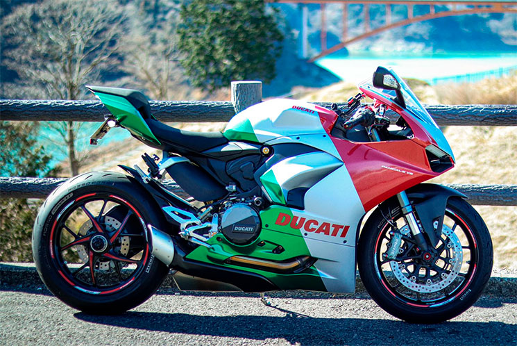 /DucatiPanigaleV2Tricolore