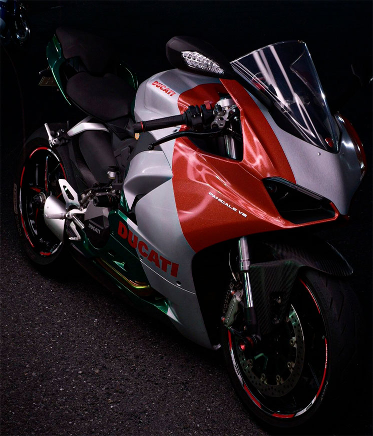 /DucatiPanigaleV2Tricolore