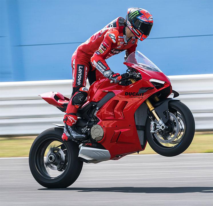 DucatiPanigaleV4-2022-